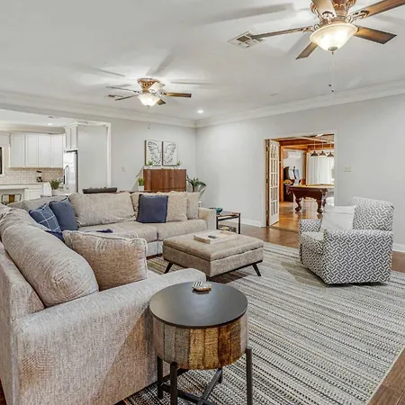 Modern Spacious 3 Bedroom Home